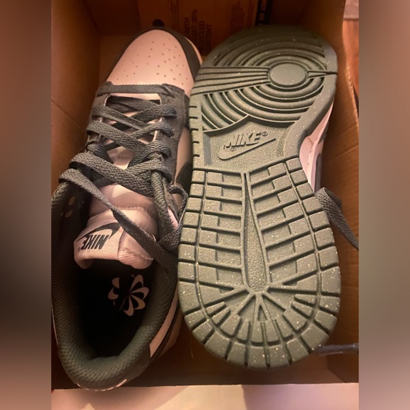 Nike Dunk Low Photon Vintage Green Dust Sail Sneakers size 6.5-NawT - Picture 4 of 6